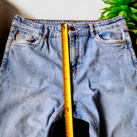 Suko Jeans Light Wash Distressed Hem Denim Jeans ๐ - Picture 4 of 7